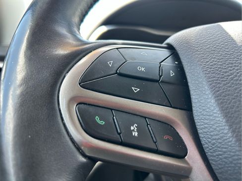 Certified 2019 Jeep Cherokee Overland AWD/4WD image 14