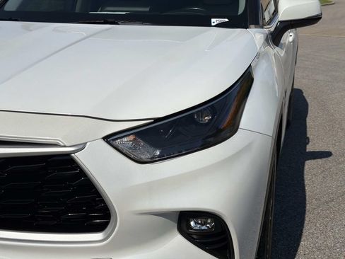 Used 2023 Toyota Highlander XLE FWD image 10