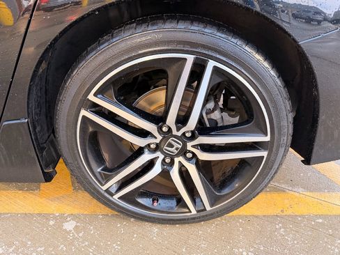 Used 2017 Honda Accord Sport image 29