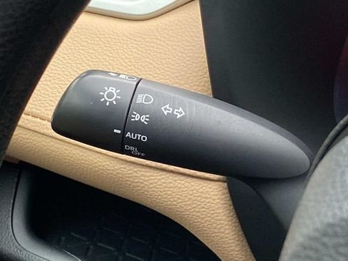 Used 2022 Toyota RAV4 XLE FWD image 21