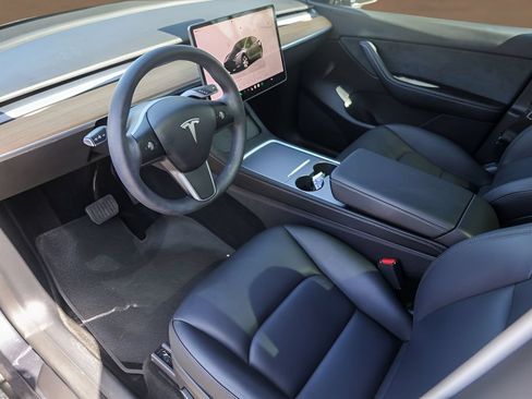 Used 2022 Tesla Model Y Long Range AWD/4WD image 10