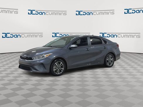 Used 2023 Kia Forte LXS w/ LXS Technology Package FWD image 4