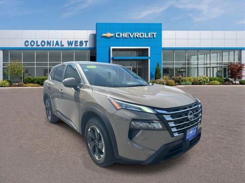 Used 2025 Nissan Rogue SV AWD/4WD image 15