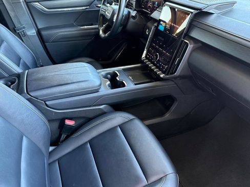 Used 2024 GMC Acadia Elevation FWD image 26