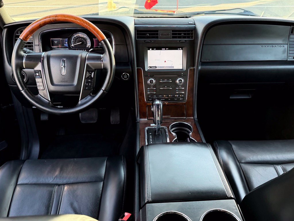 Used 2017 Lincoln Navigator Select AWD/4WD image 22