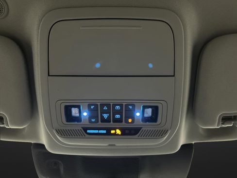 Used 2023 Ford Explorer XLT image 26