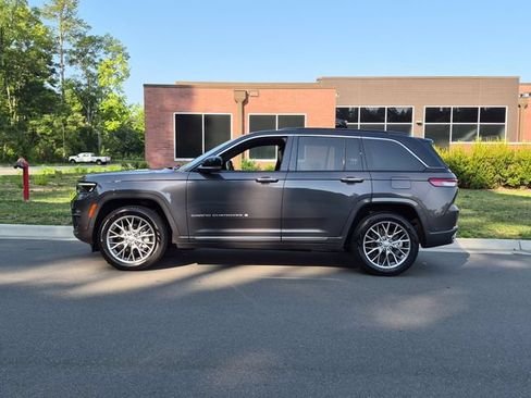 Used 2025 Jeep Grand Cherokee Summit AWD/4WD image 10