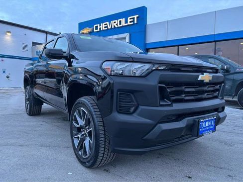 Used 2023 Chevrolet Colorado W/T image 12