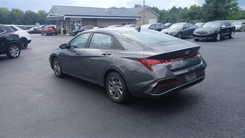 Used 2024 Hyundai Elantra SEL FWD image 4
