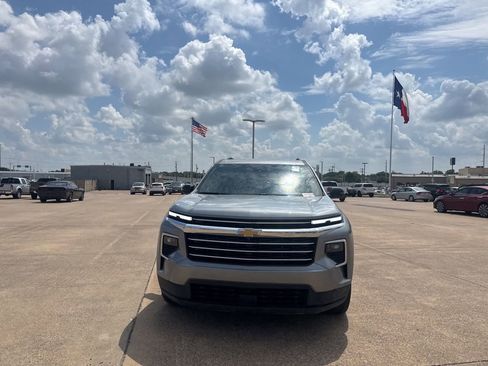 Used 2026 Chevrolet Traverse LT w/ Driver Confidence Package FWD image 5