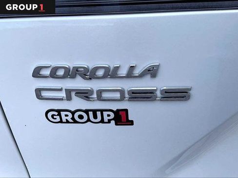 Certified 2025 Toyota Corolla Cross XLE image 32