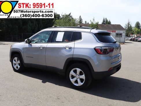 Used 2018 Jeep Compass Latitude w/ Popular Equipment Group AWD/4WD image 5