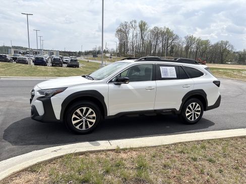 Certified 2025 Subaru Outback Premium AWD/4WD image 4