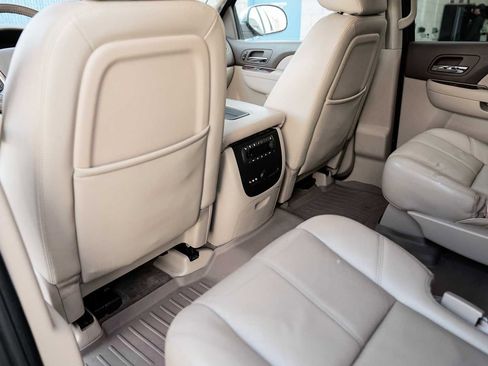 Used 2011 GMC Yukon SLT w/ SLT Chrome Package image 32