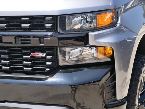 Used 2021 Chevrolet Silverado 1500 Custom Trail Boss w/ LPO, Dark Essentials Package AWD/4WD image 8