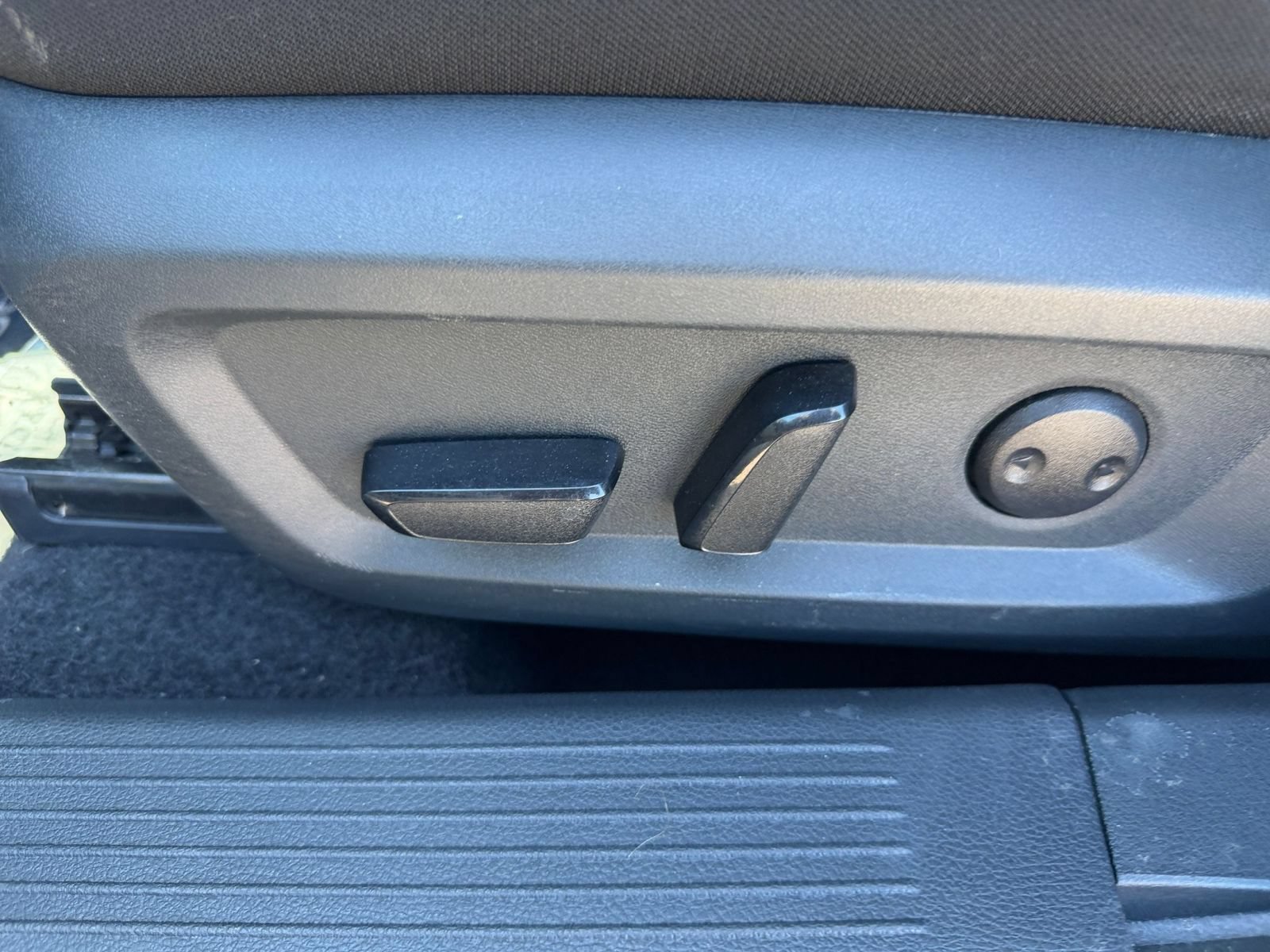 Used 2025 Nissan Rogue SV FWD image 21