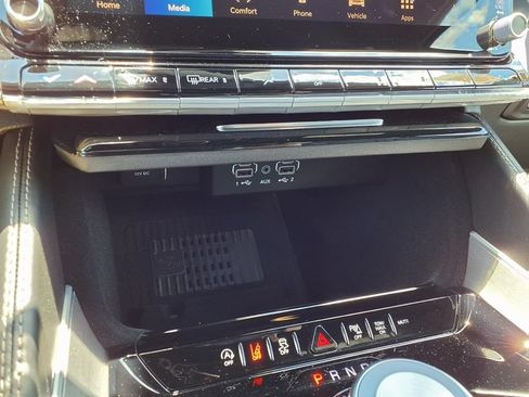 New 2026 Jeep Grand Wagoneer 4WD image 9