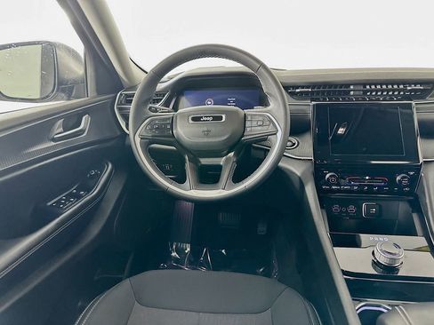 Certified 2023 Jeep Grand Cherokee Laredo AWD/4WD image 31