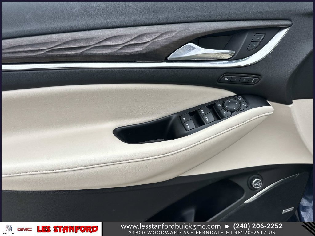 Used 2023 Buick Enclave Avenir AWD/4WD image 17