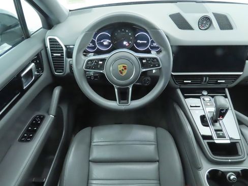 Used 2020 Porsche Cayenne image 10
