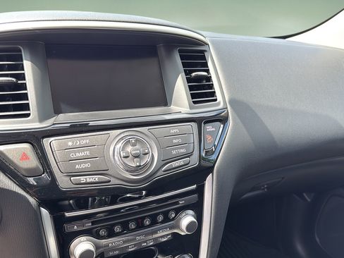 Used 2019 Nissan Pathfinder S AWD/4WD image 32