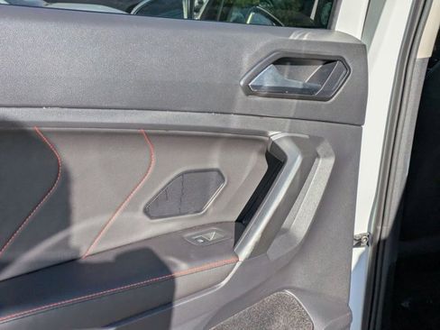 Used 2024 Volkswagen Tiguan SE image 21