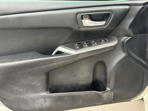 Used 2015 Toyota Camry SE FWD image 14