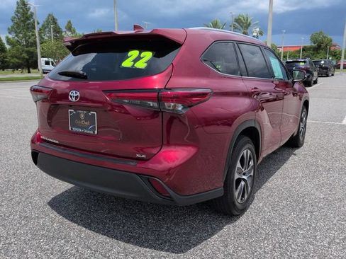 Used 2022 Toyota Highlander XLE FWD image 4