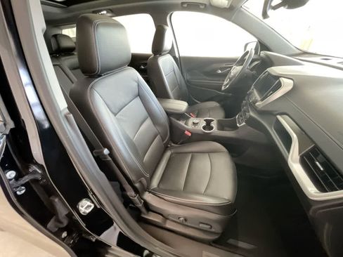 Used 2022 GMC Terrain SLT w/ LPO, Floor Liner Package AWD/4WD image 25