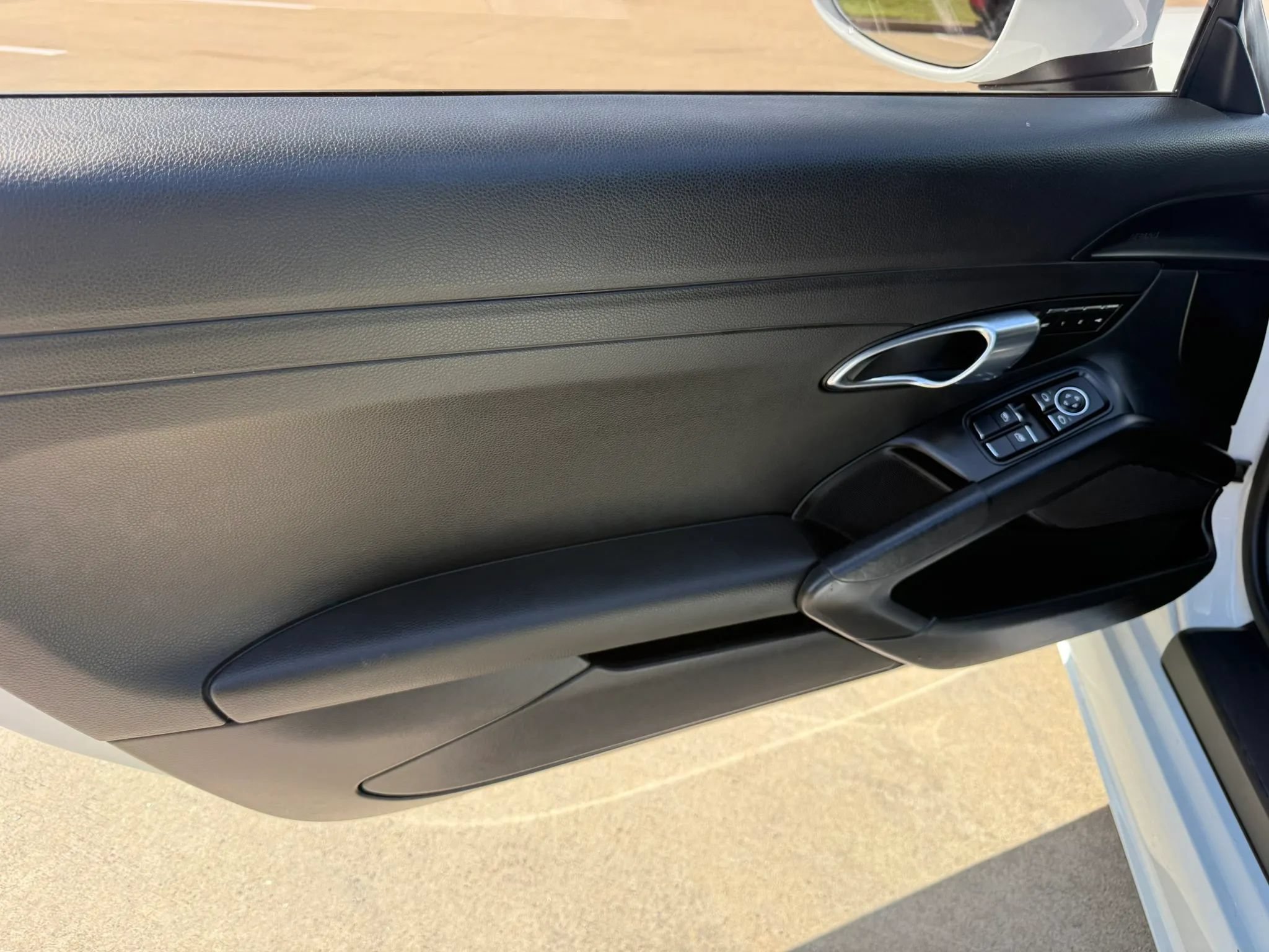 Used 2018 Porsche 718 Boxster RWD image 11