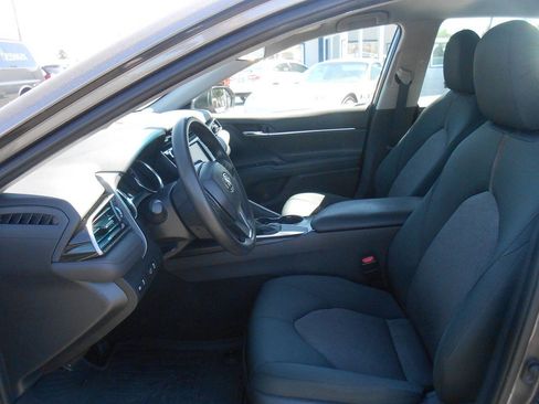 Used 2020 Toyota Camry LE FWD image 10