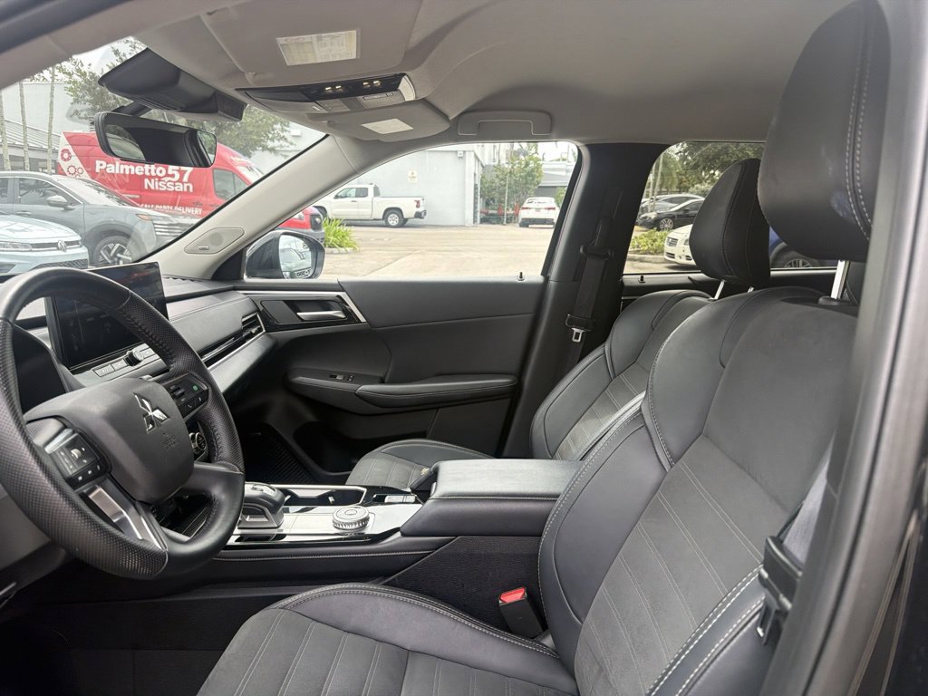 Used 2025 Mitsubishi Outlander SE FWD image 9
