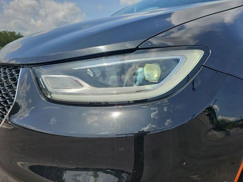 Used 2023 Chrysler Pacifica Touring-L FWD image 35