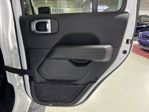 Used 2021 Jeep Gladiator Overland image 32