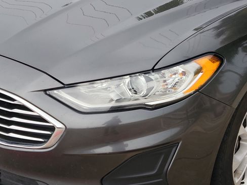 Used 2020 Ford Fusion SE FWD image 6