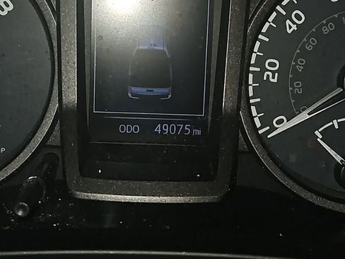 Used 2019 Toyota Tacoma TRD Sport image 3