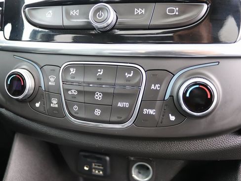 Used 2020 Chevrolet Traverse RS image 34