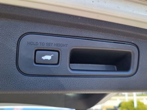 Used 2024 Honda Odyssey EX-L image 3