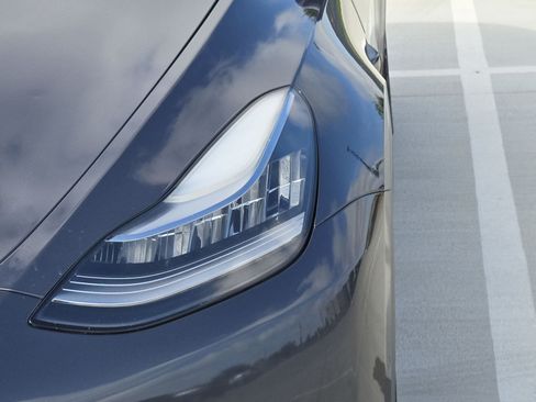 Used 2021 Tesla Model Y Long Range AWD/4WD image 10