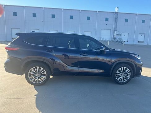 Used 2020 Toyota Highlander Platinum image 4