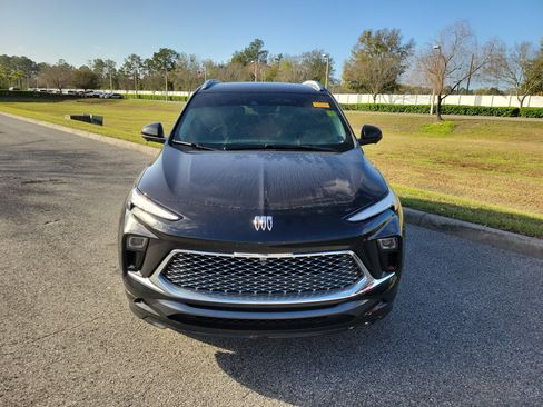 Used 2025 Buick Encore GX Avenir w/ Avenir Technology Package image 2
