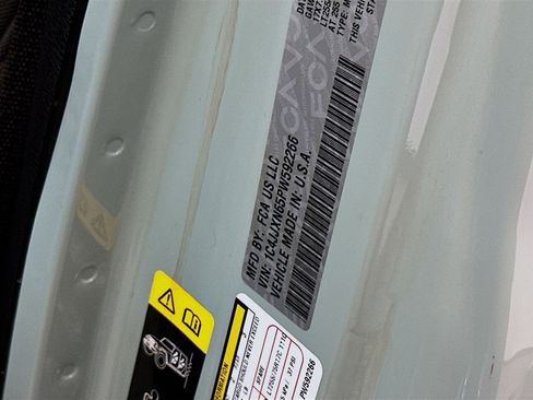 Used 2023 Jeep Wrangler Unlimited image 12