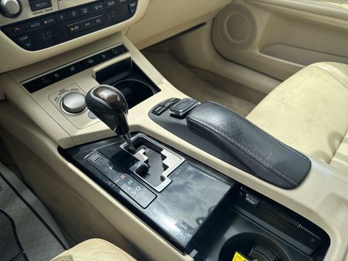 Used 2015 Lexus ES 350 w/ Luxury Package FWD image 18