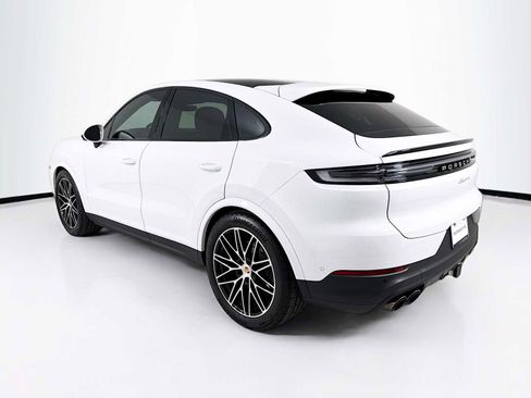 Certified 2025 Porsche Cayenne Coupe image 3