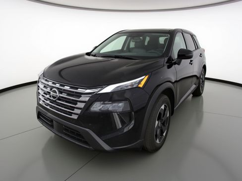 Used 2025 Nissan Rogue SV image 3