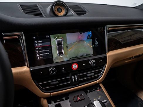 New 2026 Porsche Macan image 18