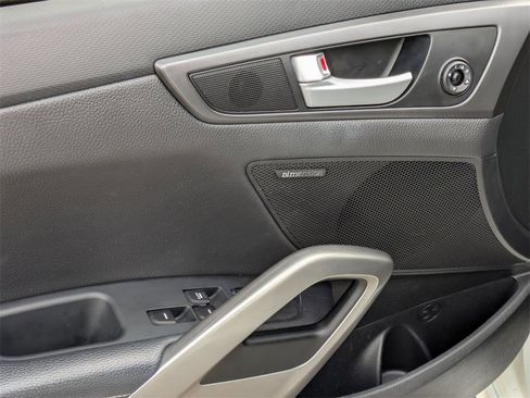 Used 2016 Hyundai Veloster Turbo image 16