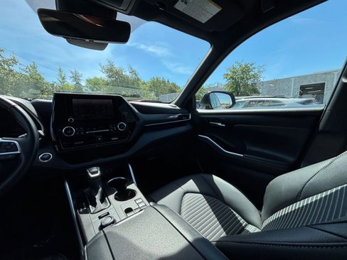 Used 2025 Toyota Highlander XSE AWD/4WD image 39