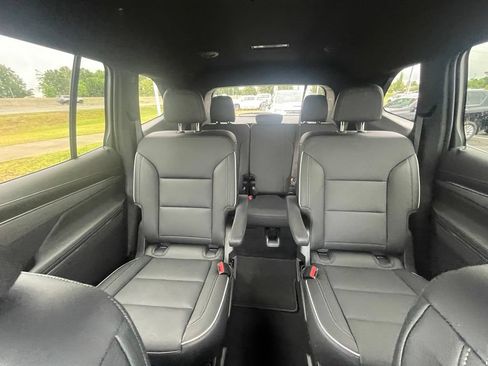 Used 2025 Buick Enclave Preferred w/ Power Package FWD image 19