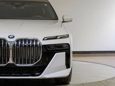 Used 2023 BMW 740i w/ Parking Assistance Package RWD image 45